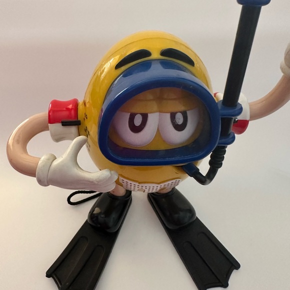 Diving M&M Character Toy - Yellow and Black - Picture 5 of 6